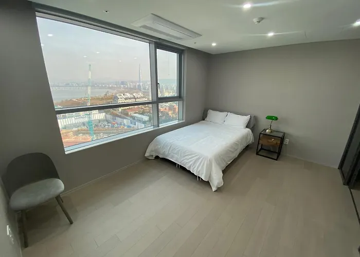 Cheongdam Stn 30s Luxury 1bdr+1living アパート *