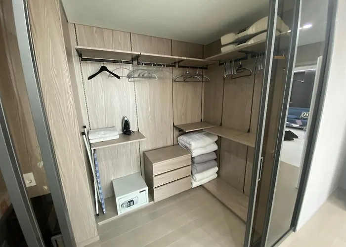 Cheongdam Stn 30s Luxury 1bdr+1living ソウル特別市