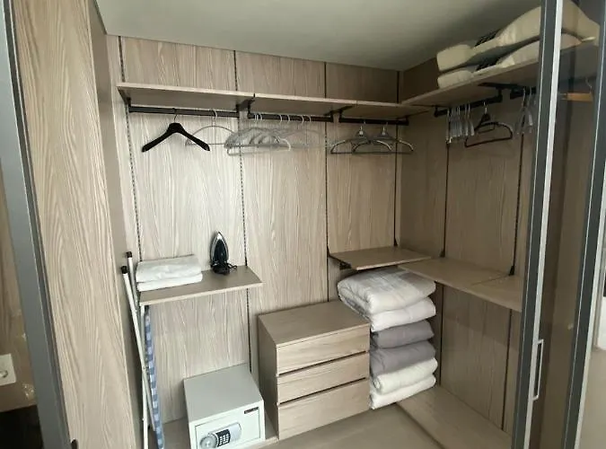 アパート Cheongdam Stn 30s Luxury 1bdr+1living