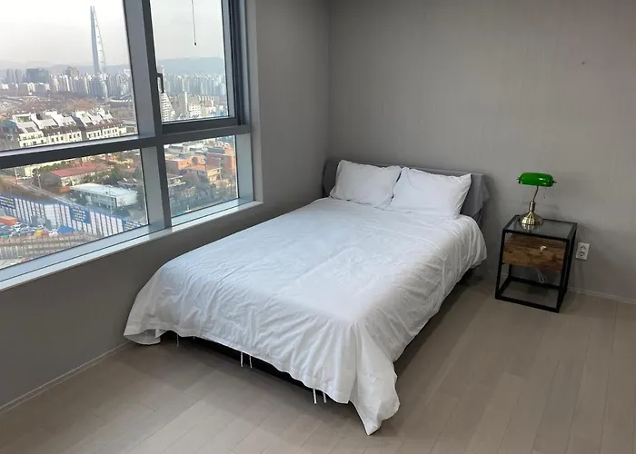 Cheongdam Stn 30s Luxury 1bdr+1living
